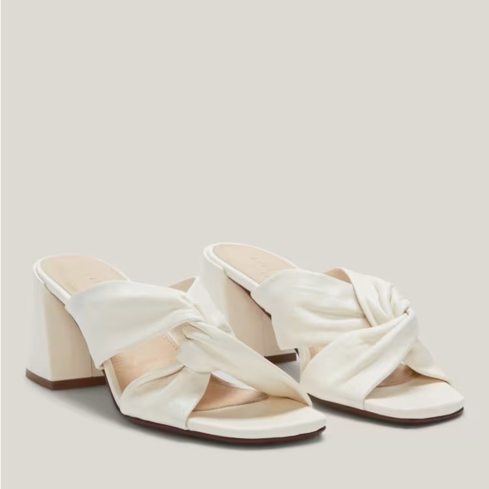 EVERLANE The Day Twist Heel- Canvas